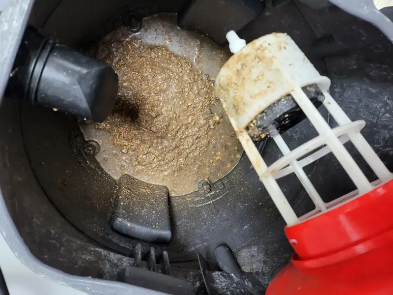 세종 석션 통 안에 모인 음식물 찌꺼기